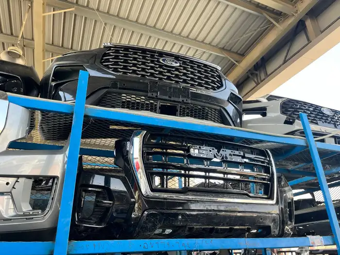 يوجد لدينا جميع قطع غيار السيارات المستعمله 6