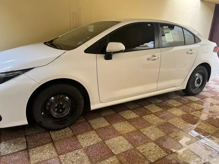 كورولا 2022 أبيض 1600 ماشي 55000 مثبت سرعة وحساسات 1