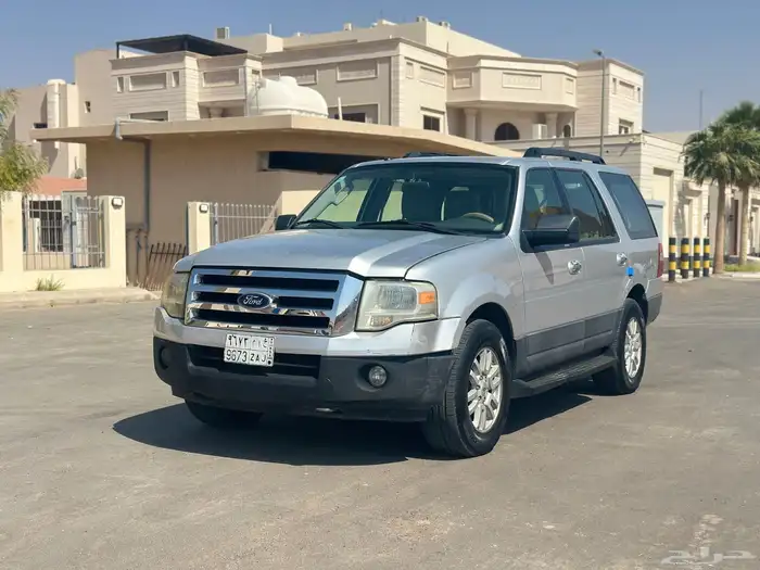 للبيع فورد اكسبيدشن 2013 نظيف 1