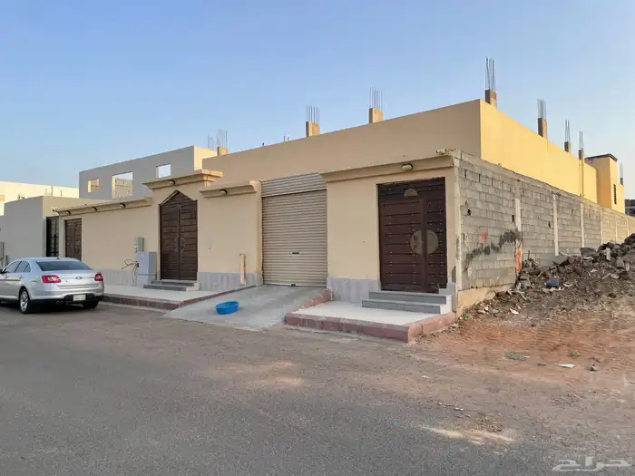 للبيع دور في حي السكب مساحة الأرض800 5