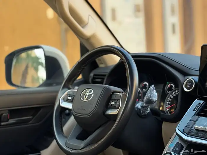لاندكروزر L3 2022 بحالة الوكالة 17
