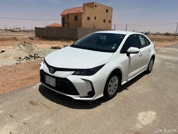 كورولا 2022 أبيض 1600 ماشي 55000 مثبت سرعة وحساسات 10