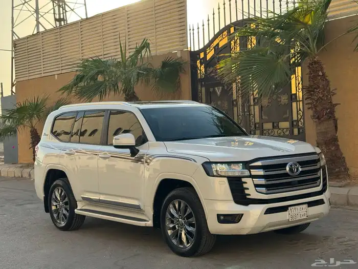 لاندكروزر L3 2022 بحالة الوكالة 6
