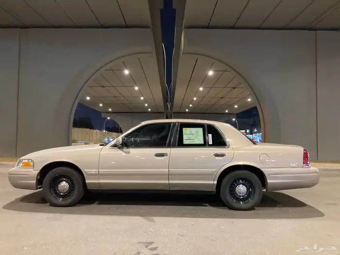 فورد كراون فكتوريا1998بوليسي نظيف ماشي318الف 0