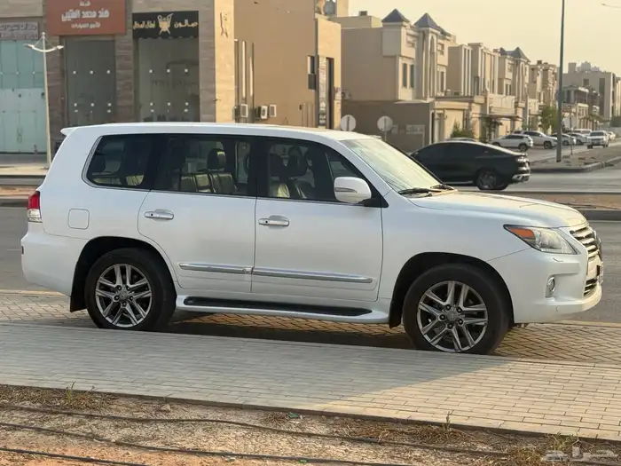 لكزس وكالة من الصدام للصدام 2013 المالك الاول ممشى183الف 2