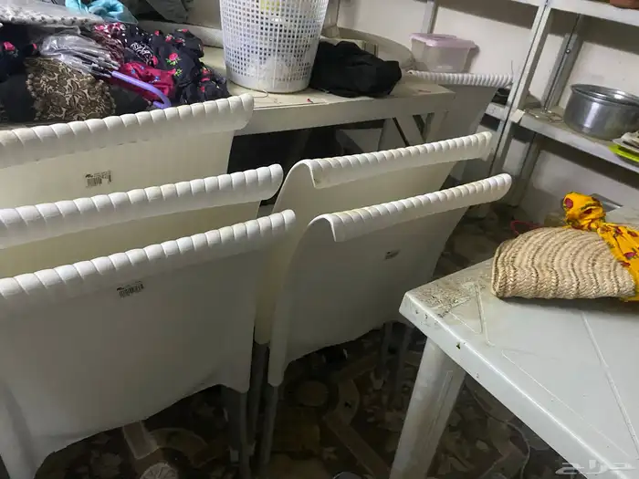 أدوات بوفيه ورفوف محل 18