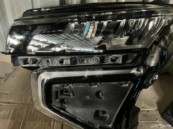 يوجد لدينا جميع قطع غيار السيارات المستعمله 18