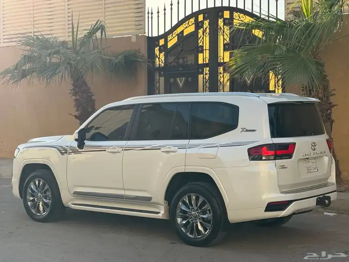 لاندكروزر L3 2022 بحالة الوكالة 4