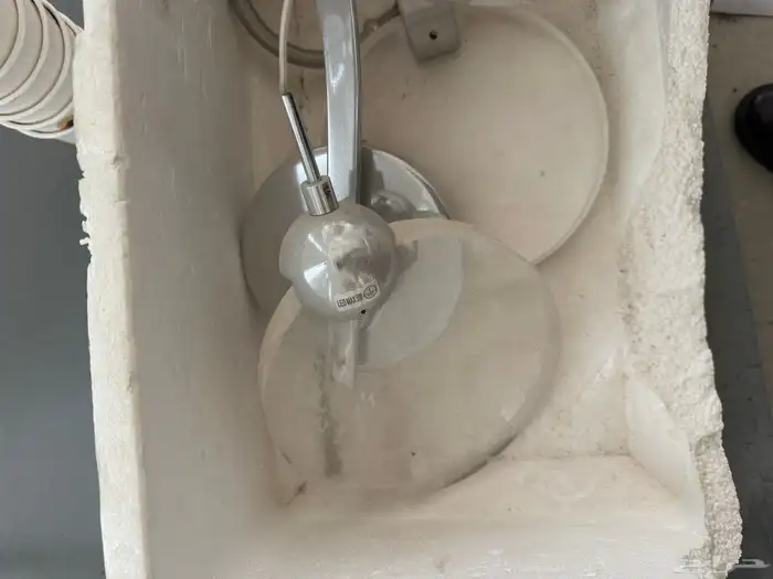 كنب وابواب خشب وكرسي وجاهز كاشير وثريا جداريه 4