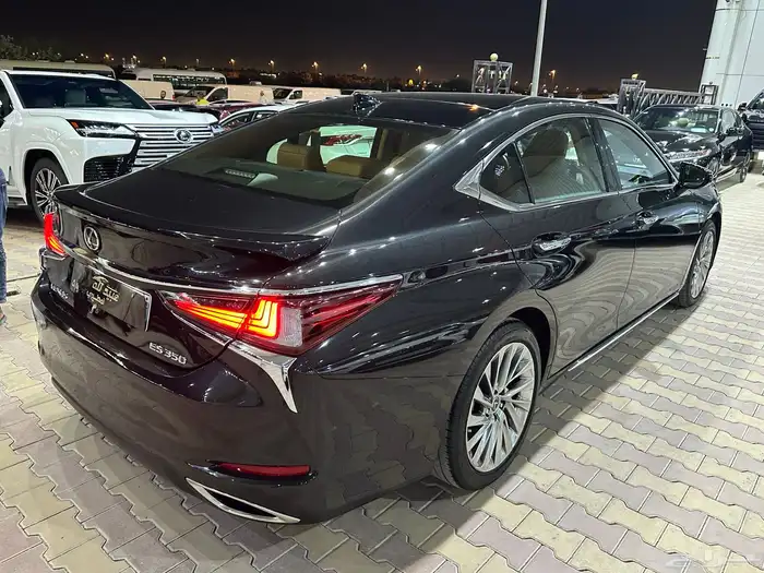 لكزس ES 350 موديل 2023 فل كامل DD نظيفة جدا 32