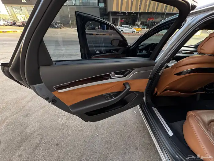 اودي A8 2015 V6 ماشيه 165 نظيفه جدا 22