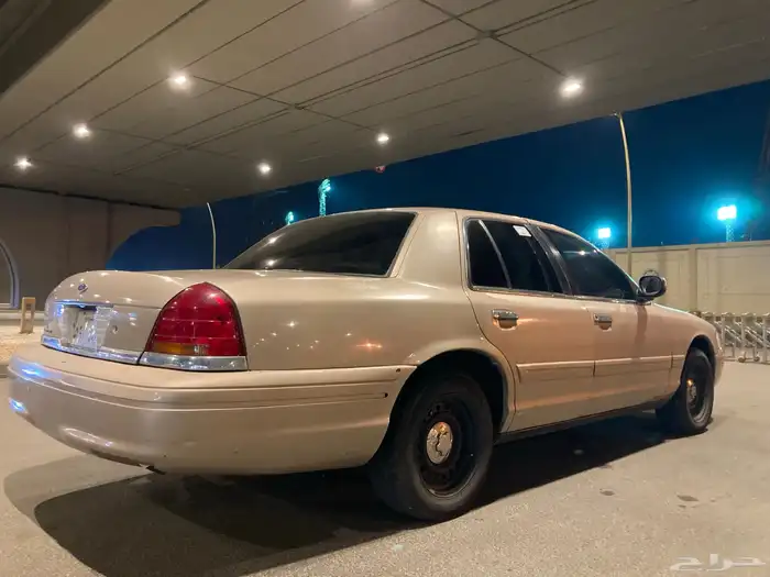 فورد كراون فكتوريا1998بوليسي نظيف ماشي318الف 7
