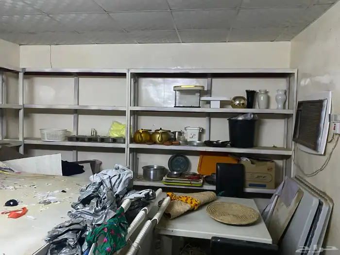 أدوات بوفيه ورفوف محل 26