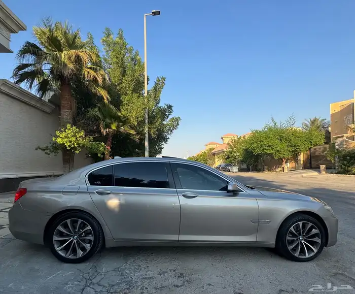 للبيع BMW 730 2010 ممشى قليل 2