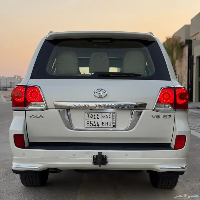 لاندكروزر VXR فكسار 2015 بريمي - 5.7 ( وكالة ) 7