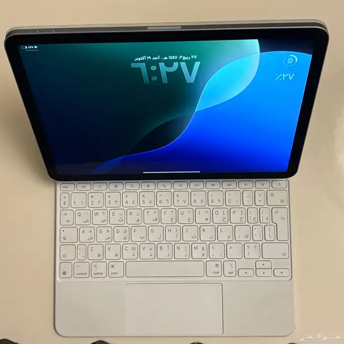 ايباد اير m2 مع الكيبورد 0