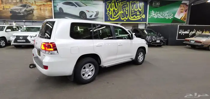 تايوتا جيب لاندكروزر الموديل 2020 ديزل 8