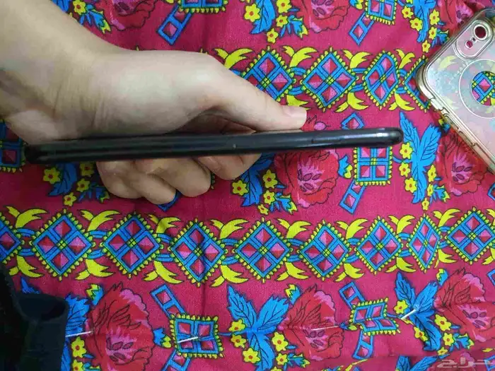 سلام عليكم عندي ايفون 7 جديد بس الشاشه مكسوره شفتها اللي يذو 4