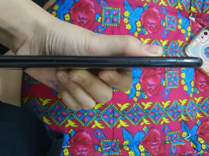 سلام عليكم عندي ايفون 7 جديد بس الشاشه مكسوره شفتها اللي يذو 5