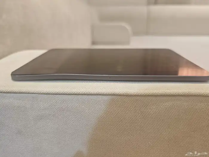 Ipad pro 11 2018 نظيف مع عيب في الشاشة 1