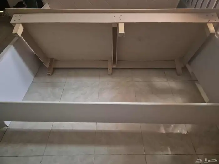 سرير مع مرتبة معقمة مع خزانة ملابس و 2 طاولة نوم على السوم 0