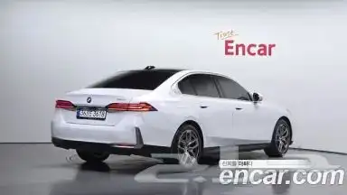 BMW - 520i (G60) 2024 نظيفة جدا 1