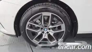 BMW - 520i (G60) 2024 نظيفة جدا 13