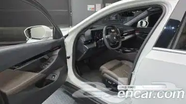 BMW - 520i (G60) 2024 نظيفة جدا 6