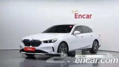 BMW - 520i (G60) 2024 نظيفة جدا 0