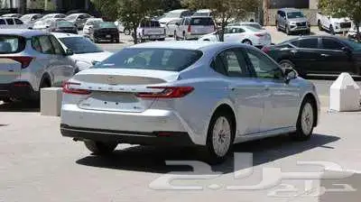 تويوتا كامري اي بلاس هايبرد 2025 فضي كاش -اقساط 6