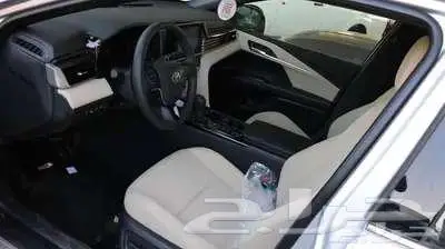 تويوتا كامري اي بلاس هايبرد 2025 فضي كاش -اقساط 12