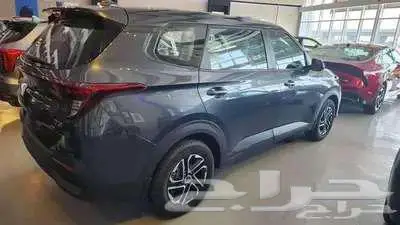 كيا كارينز 2025 ستاندر مطور سيارة عائلية بسعر مغري 3