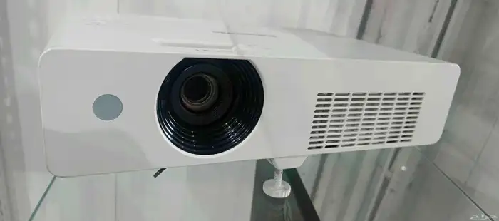 Panasonic PT-LX26H projector. 3