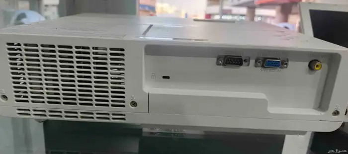Panasonic PT-LX26H projector. 4
