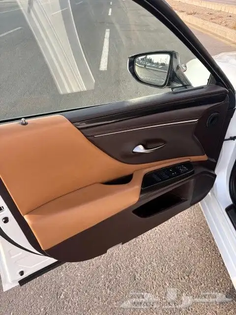 لكزس اي اس 300 هايبرد خليجي 10