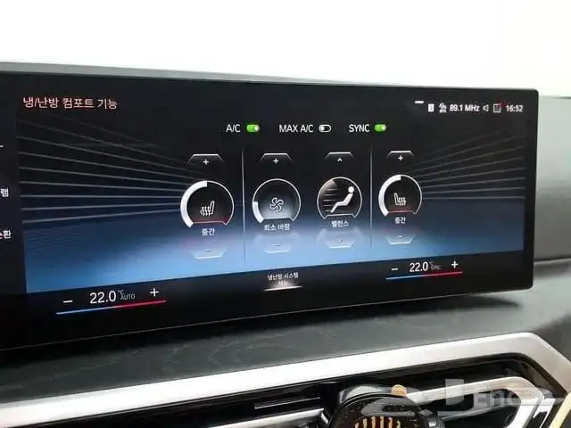 بي إم دبليو الفئة الثالثة BMW 320i 2023 10