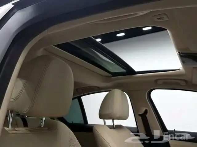 بي إم دبليو الفئة الثالثة BMW 320i 2023 15
