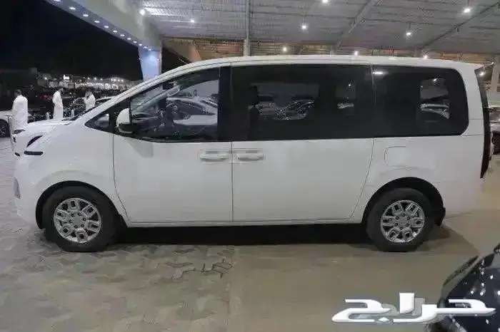هيونداي ستاريا استاندر ديزل ماكينة 2.2 اربعة سلندر موديل2023 4