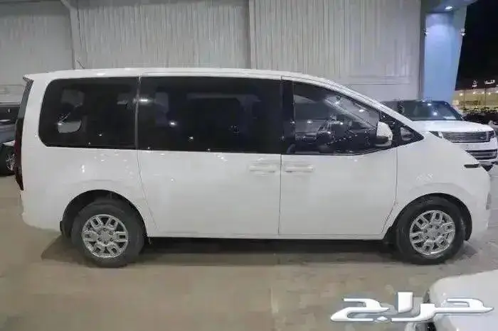 هيونداي ستاريا استاندر ديزل ماكينة 2.2 اربعة سلندر موديل2023 3
