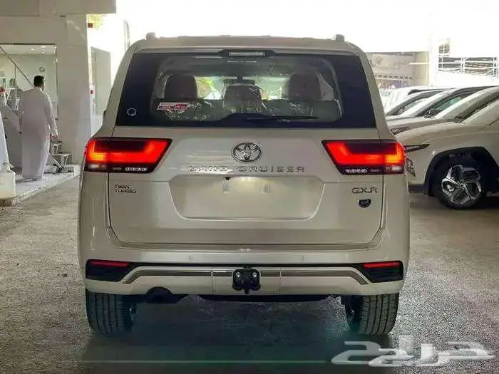 تويوتا لاندكروزر GXR3 بنزين 2025 5