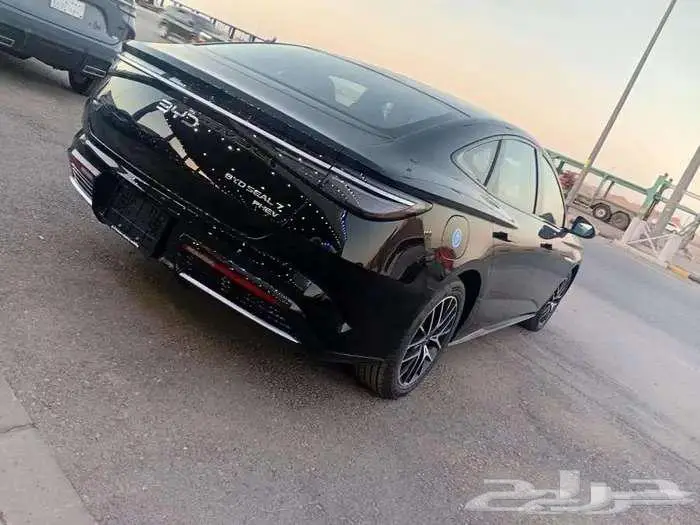 بي واي دي سيل 7 2025 10
