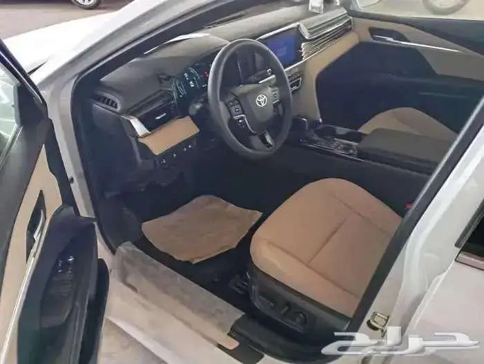 تويوتا كامري ال اي هايبرد ابيض 2025 3