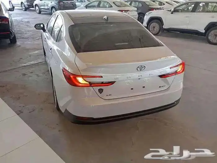 تويوتا كامري ال اي هايبرد ابيض 2025 2