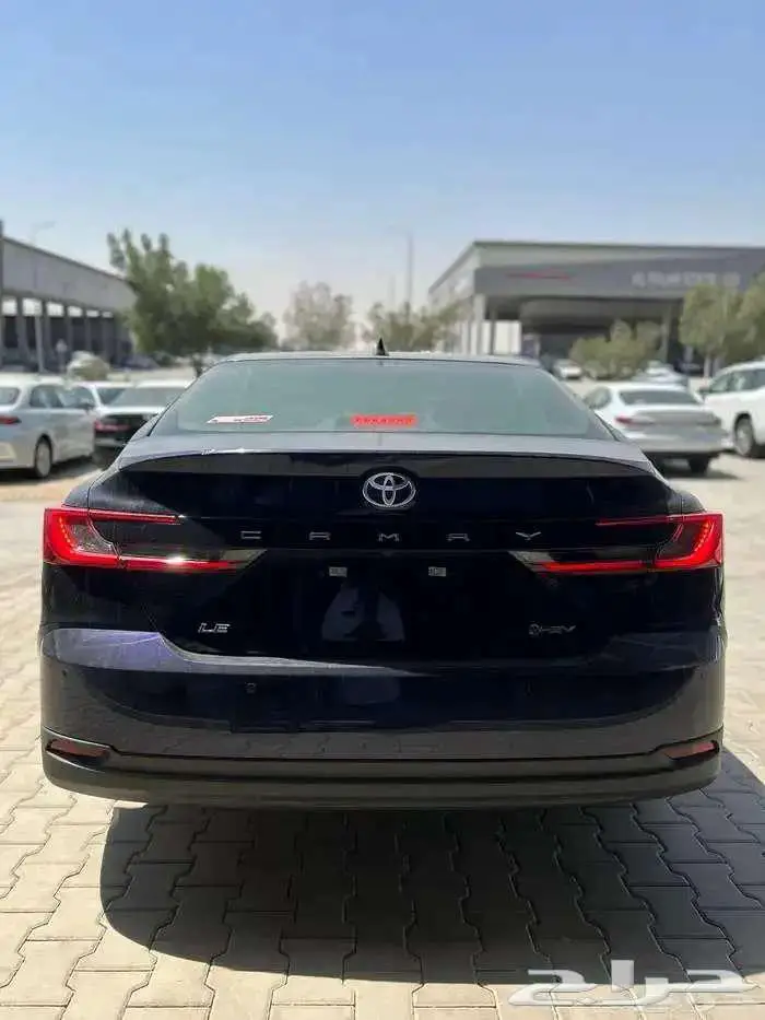 تويوتا كامري LE 2025 هايبرد (كحلي- تيتانيوم -ابيض -اسود) 3