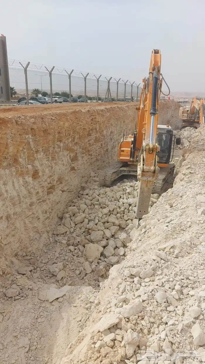 سائق حفار  بوكلين 7