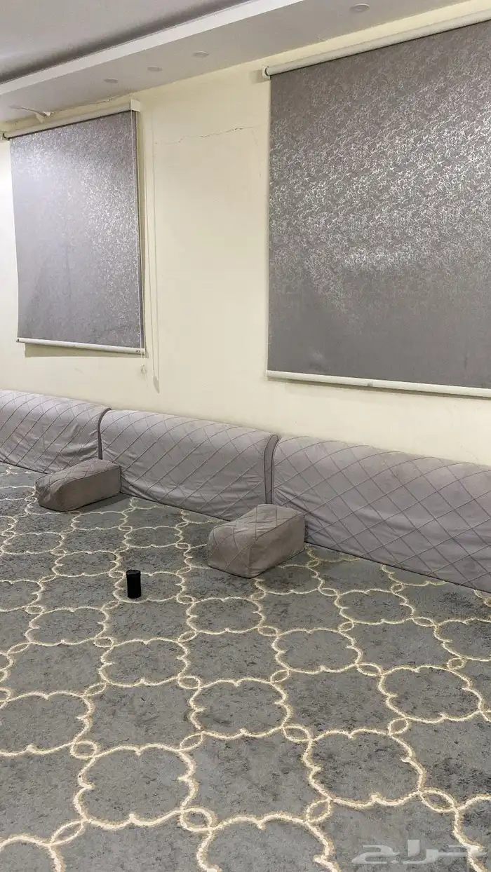 مجلس ارضي 7 4 ونص8 مساند و3 زاويه مع الستاير والفرشه 0