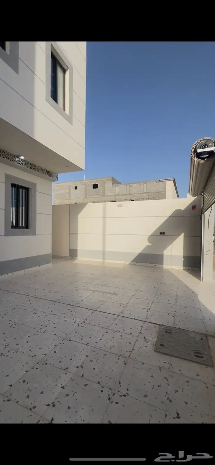 للبيع شقه حي النظيم تبوك 2