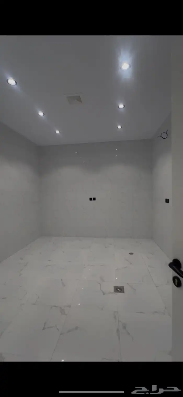 للبيع شقه حي النظيم تبوك 11