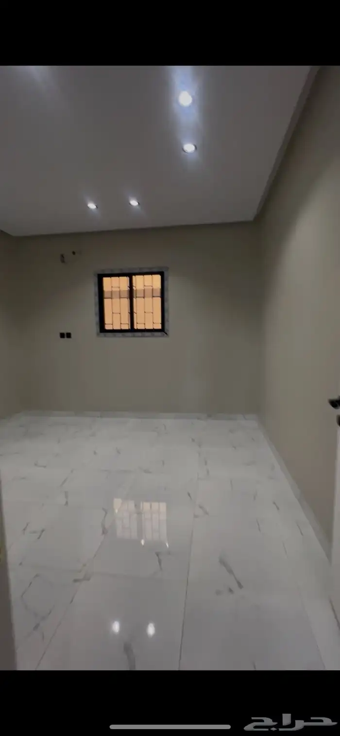 للبيع شقه حي النظيم تبوك 13