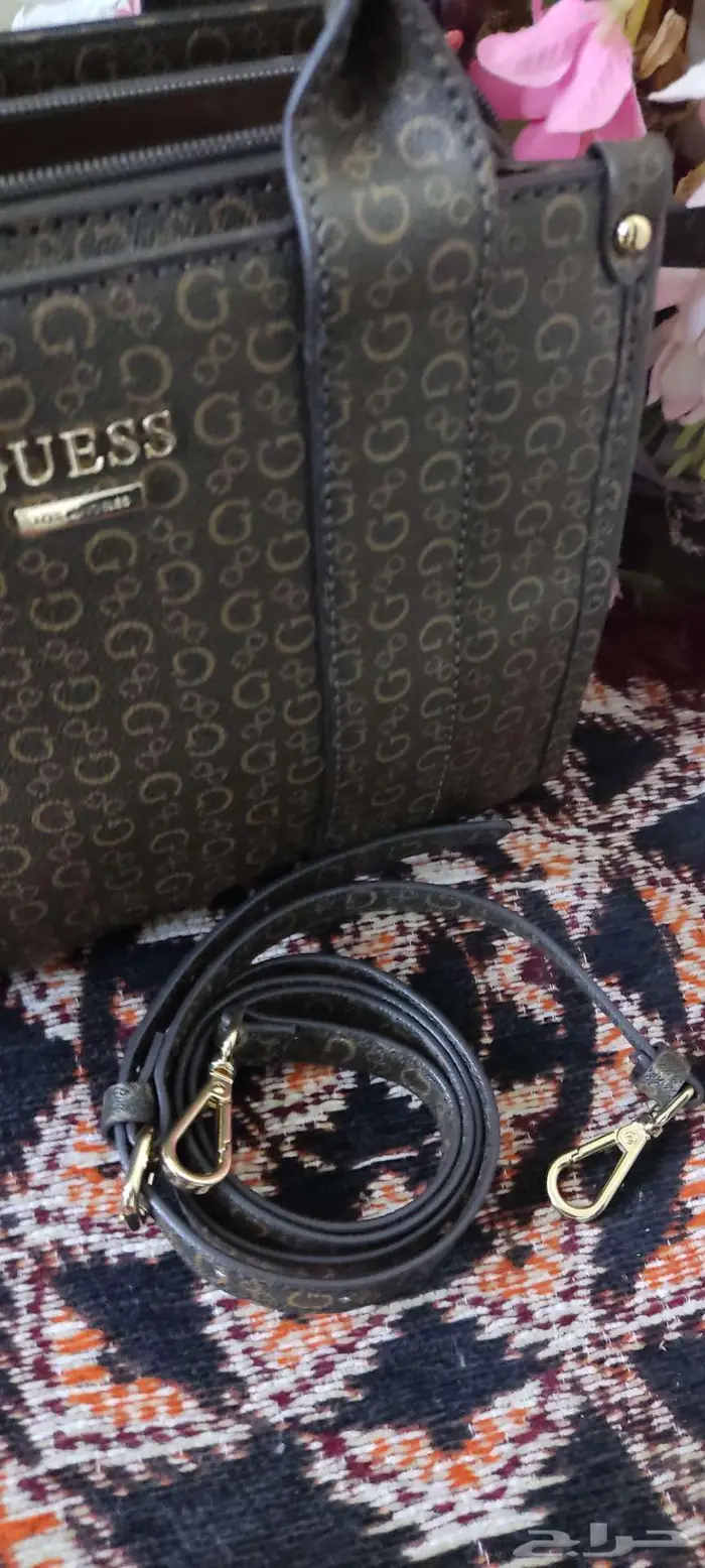 شنطة من GUESS 3